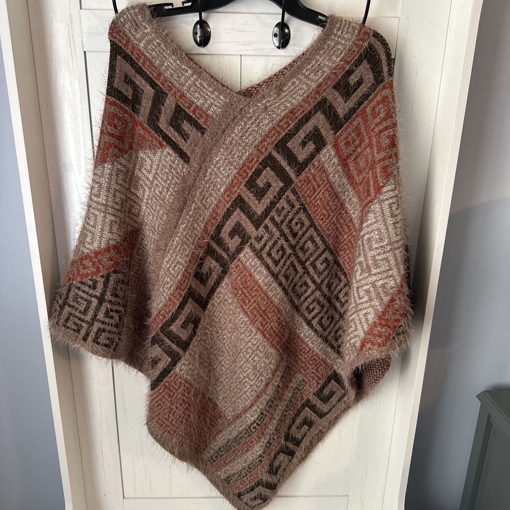 Women's Poncho Cozy Fuzzy Soft Fall Colors Medium Geometric Greek Key